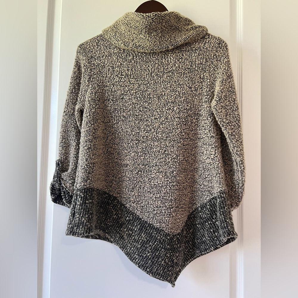 SJS Two-Tone Cowl Neck Sweater in Cream and Black Asymmetrical V-hem Small - Picture 2 of 5
